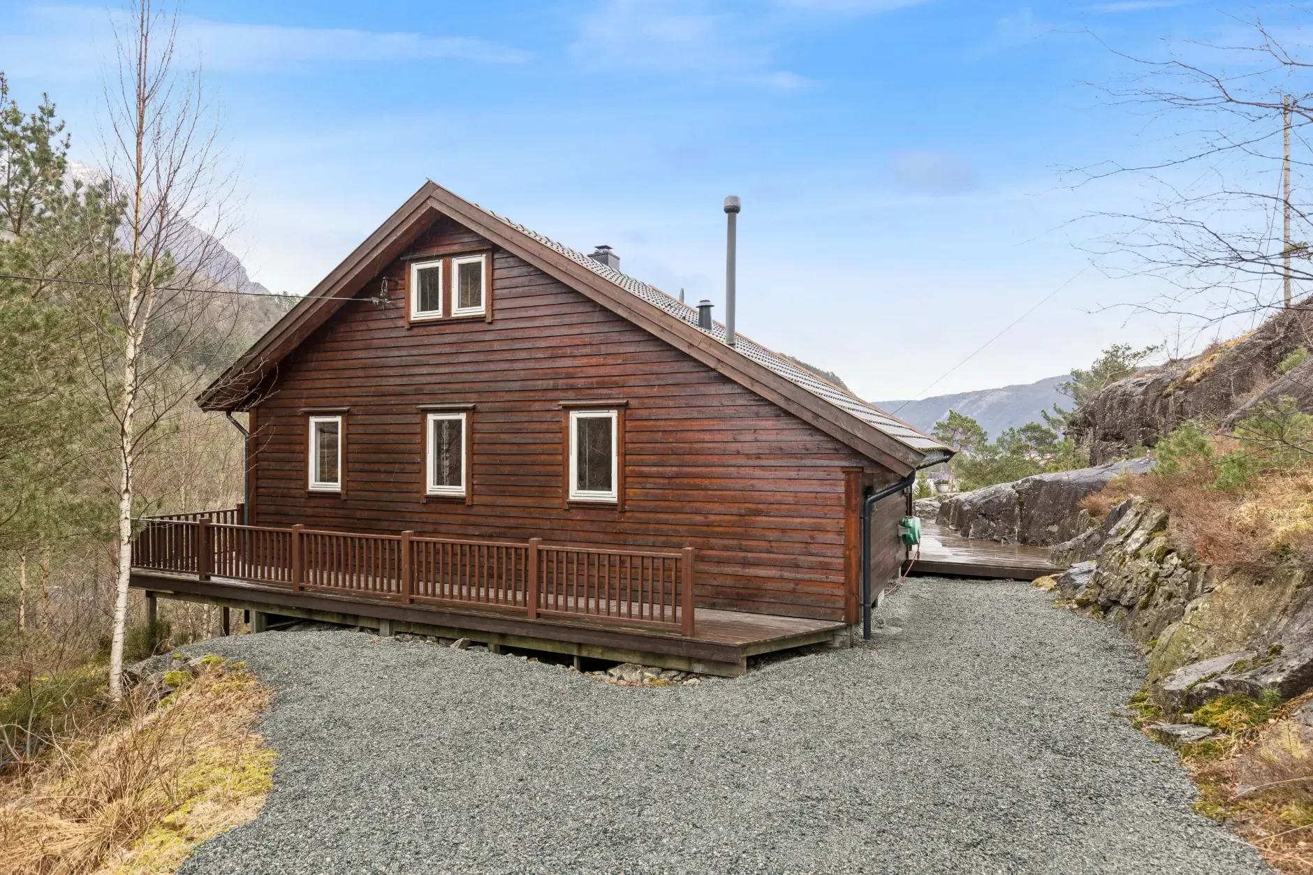 Charming 3-Bedroom Farmhouse with Garden and Terrace in Vikedal, Norway - View image 36 of 40