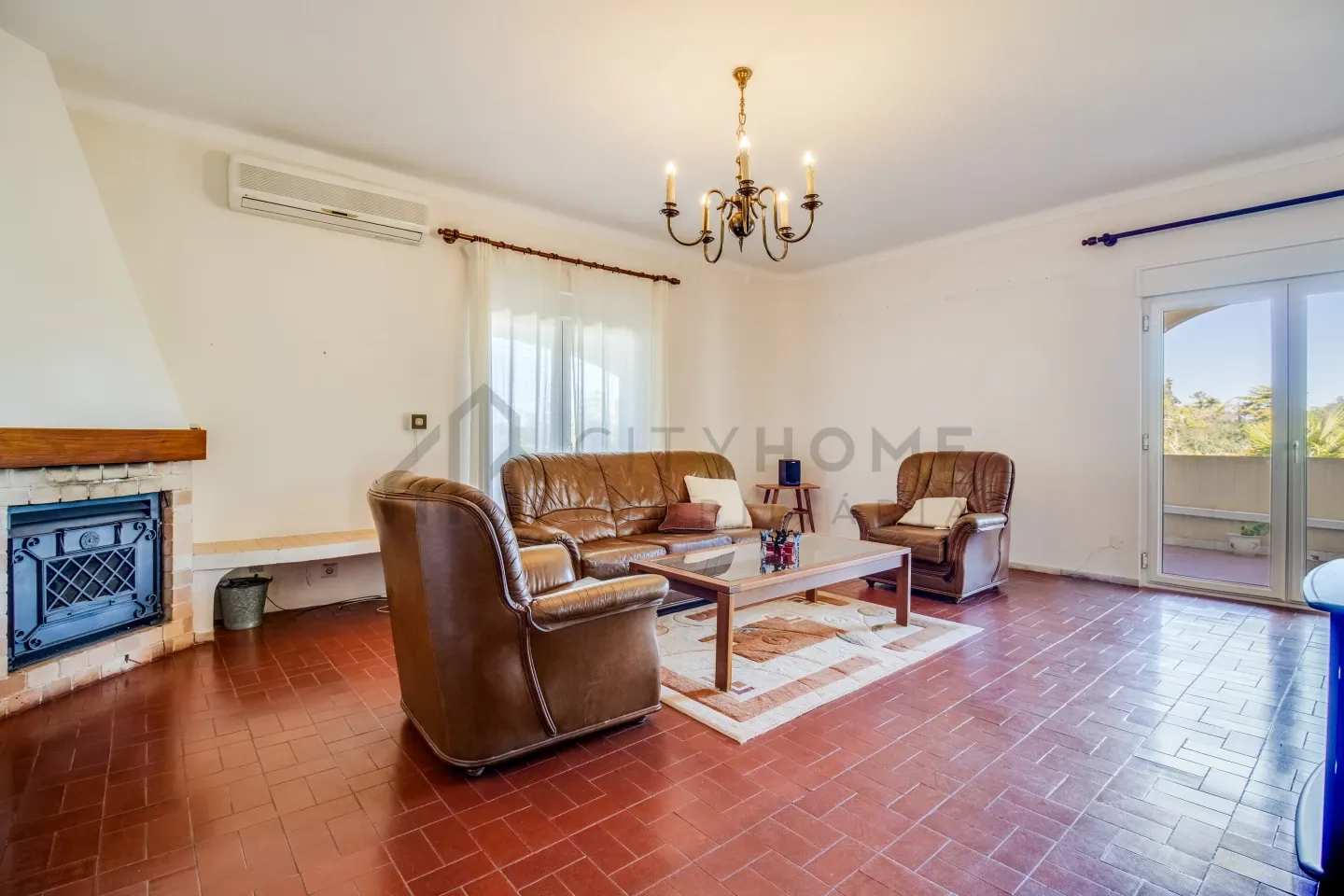 Contemporary 4-Bedroom House with Expansive Grounds in Salicos, Portugal - Image 4