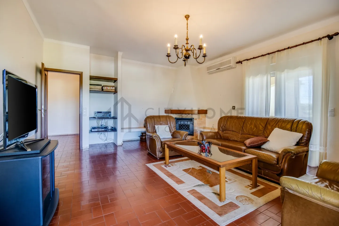 Contemporary 4-Bedroom House with Expansive Grounds in Salicos, Portugal - Image 5