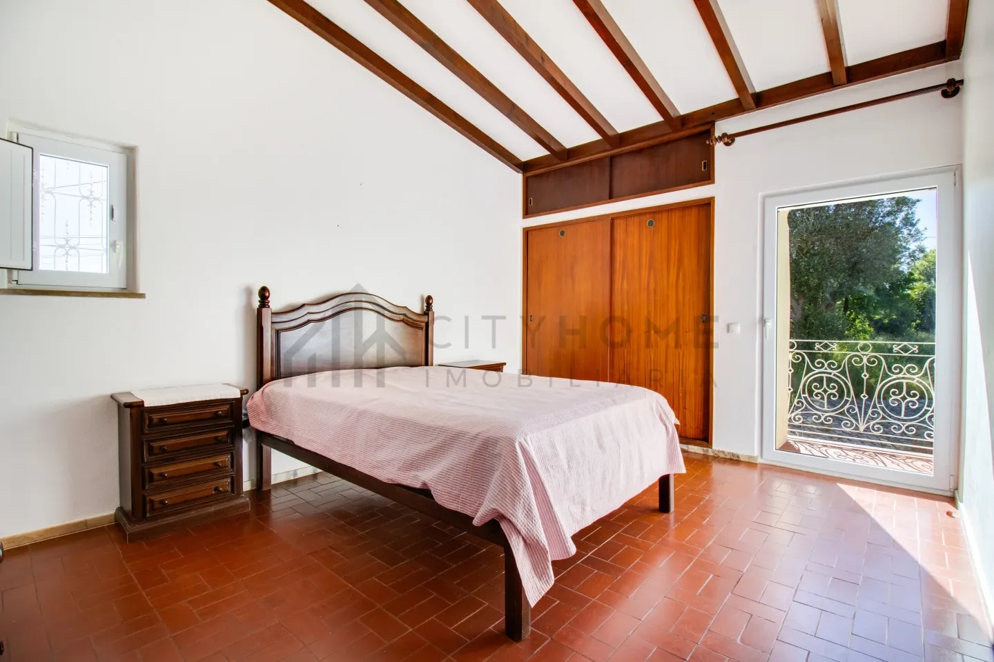 Contemporary 4-Bedroom House with Expansive Grounds in Salicos, Portugal - View image 7 of 41