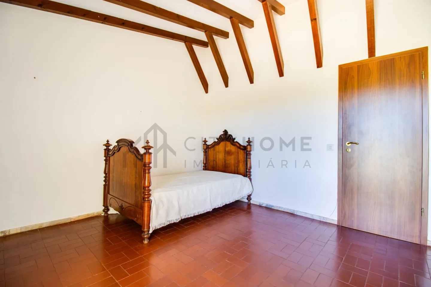 Contemporary 4-Bedroom House with Expansive Grounds in Salicos, Portugal - View image 8 of 41