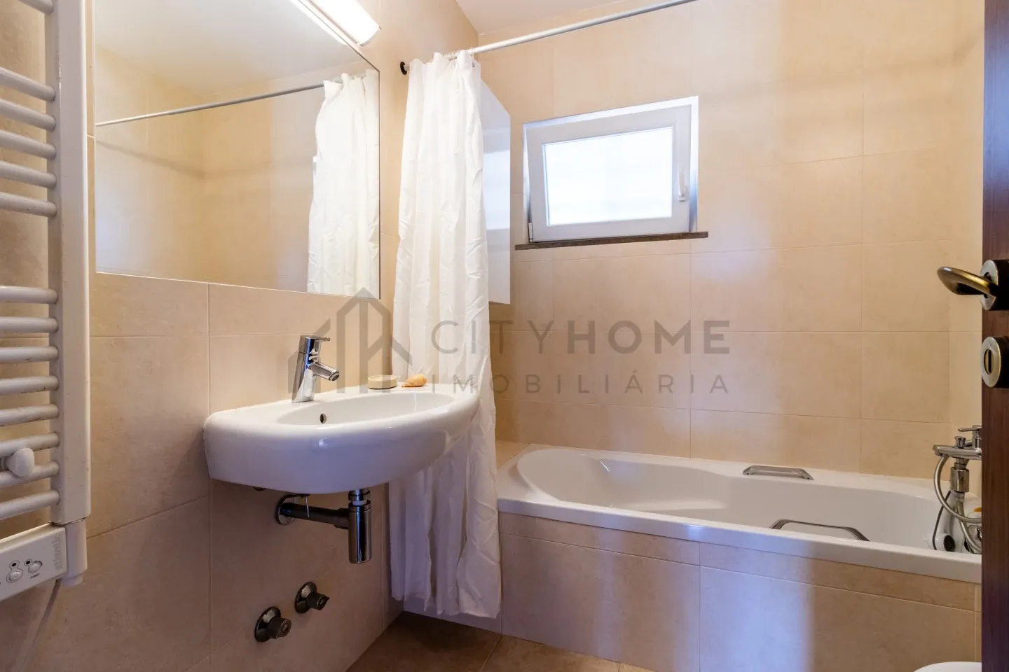 Contemporary 4-Bedroom House with Expansive Grounds in Salicos, Portugal - View image 10 of 41