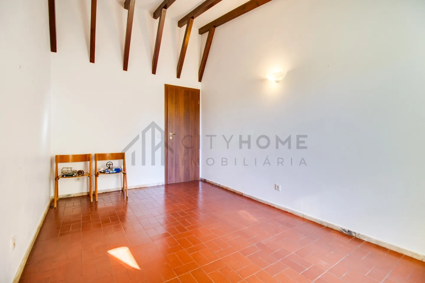 Contemporary 4-Bedroom House with Expansive Grounds in Salicos, Portugal - View image 13 of 41