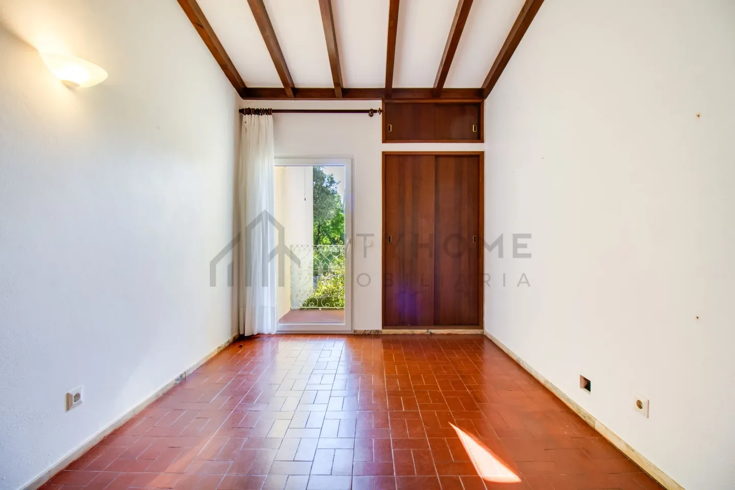 Contemporary 4-Bedroom House with Expansive Grounds in Salicos, Portugal - View image 14 of 41