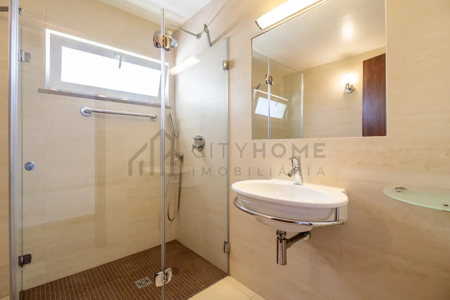 Contemporary 4-Bedroom House with Expansive Grounds in Salicos, Portugal - View image 15 of 41