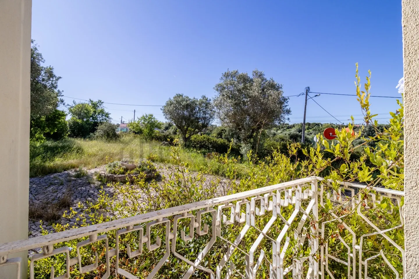 Contemporary 4-Bedroom House with Expansive Grounds in Salicos, Portugal - View image 23 of 41