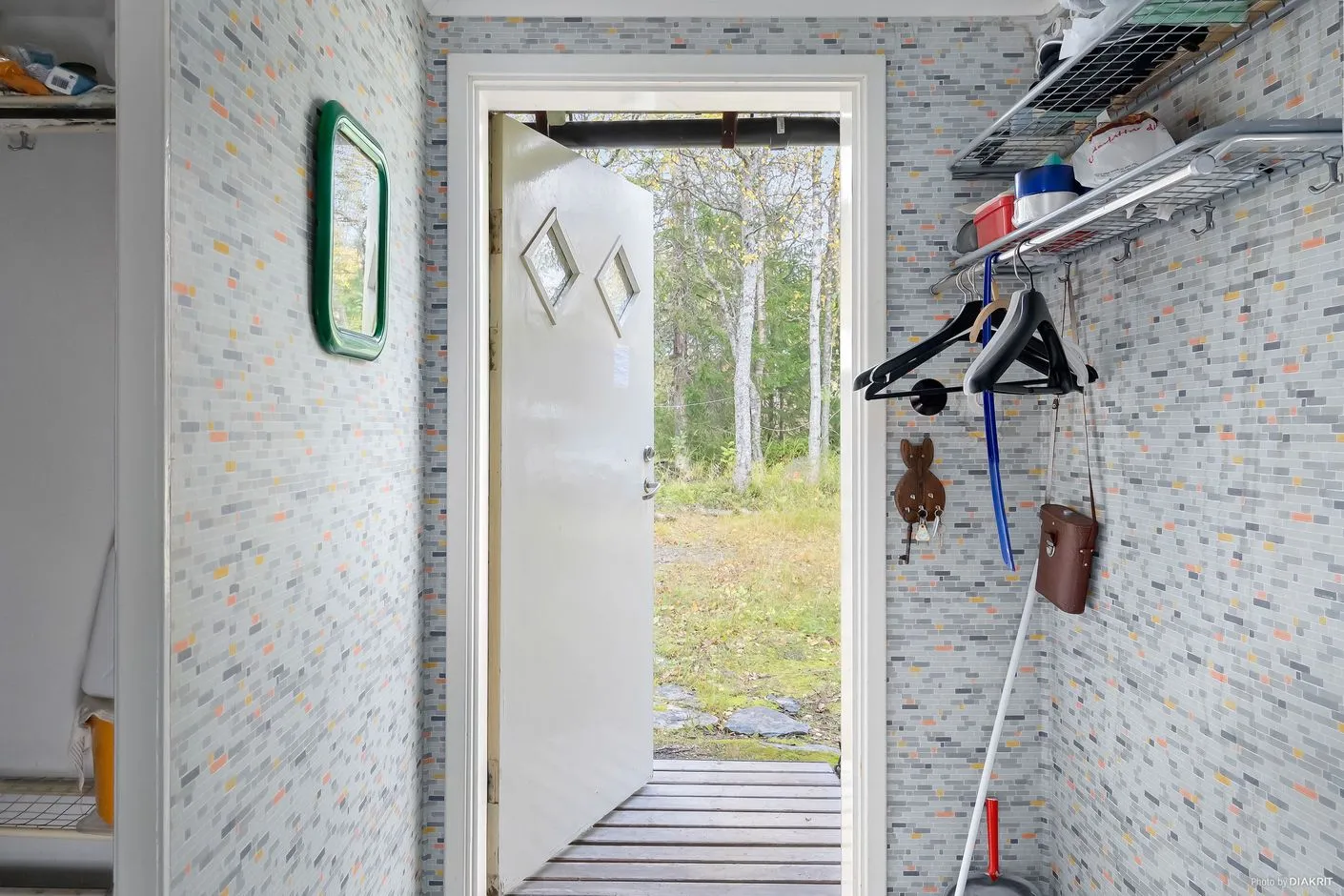 1960s Country House with Expansive Grounds in Marsliden, Sweden - Image 2