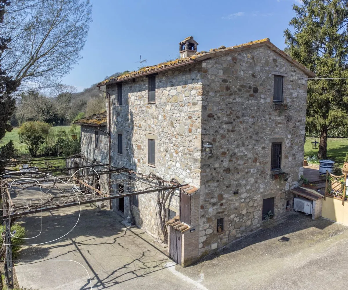 Restored Country House in Todi with 3 Units, Garden and Sauna - Image 1