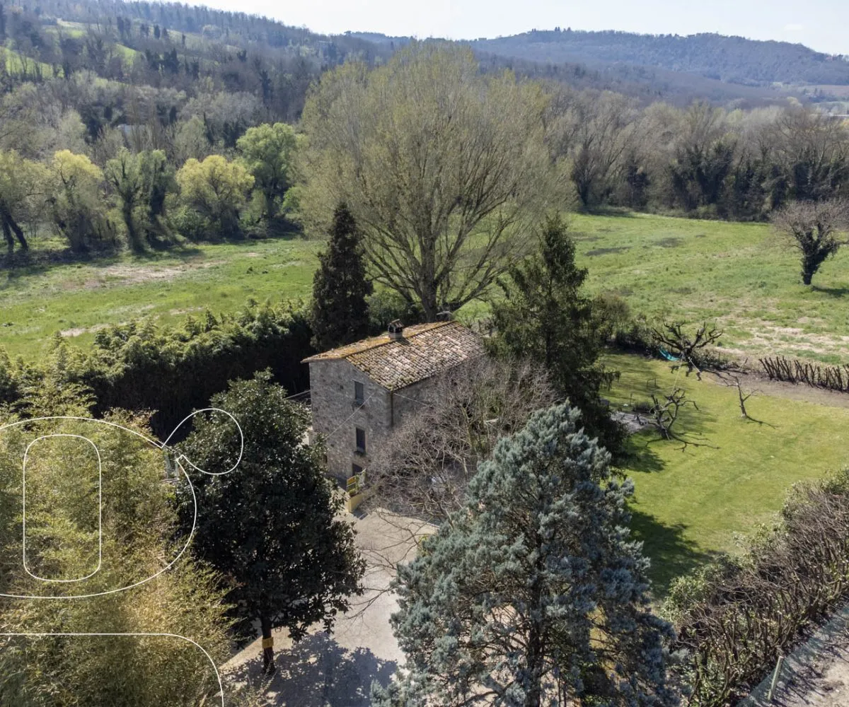 Restored Country House in Todi with 3 Units, Garden and Sauna - Image 2
