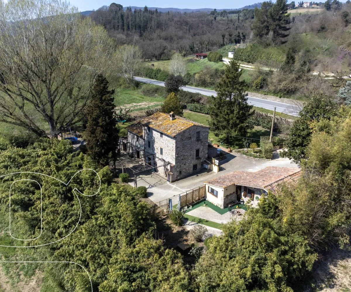 Restored Country House in Todi with 3 Units, Garden and Sauna - Image 4
