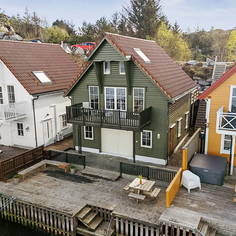 Modern Waterfront Cabin with Private Jetty in Bømlo, Norway