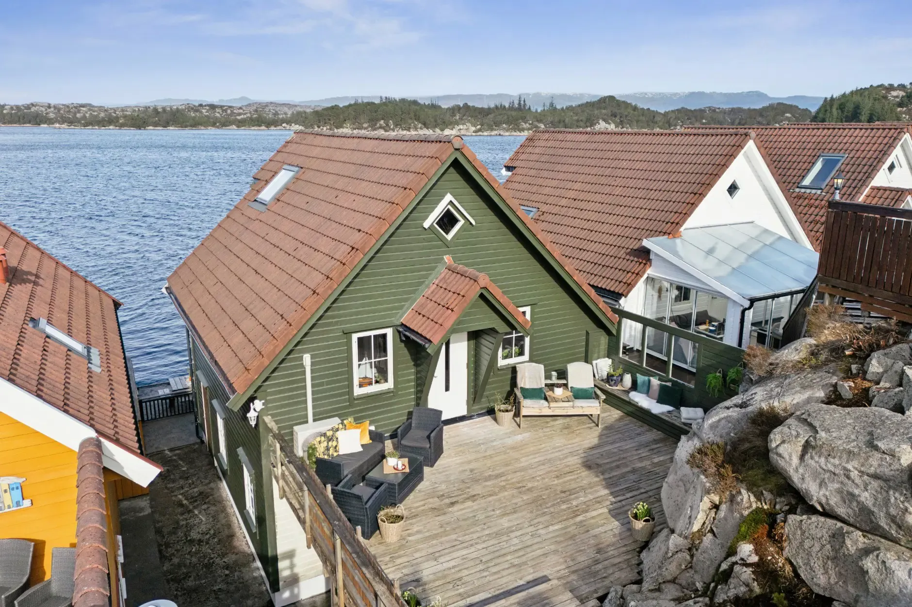 Modern Waterfront Cabin with Private Jetty in Bømlo, Norway - Image 2