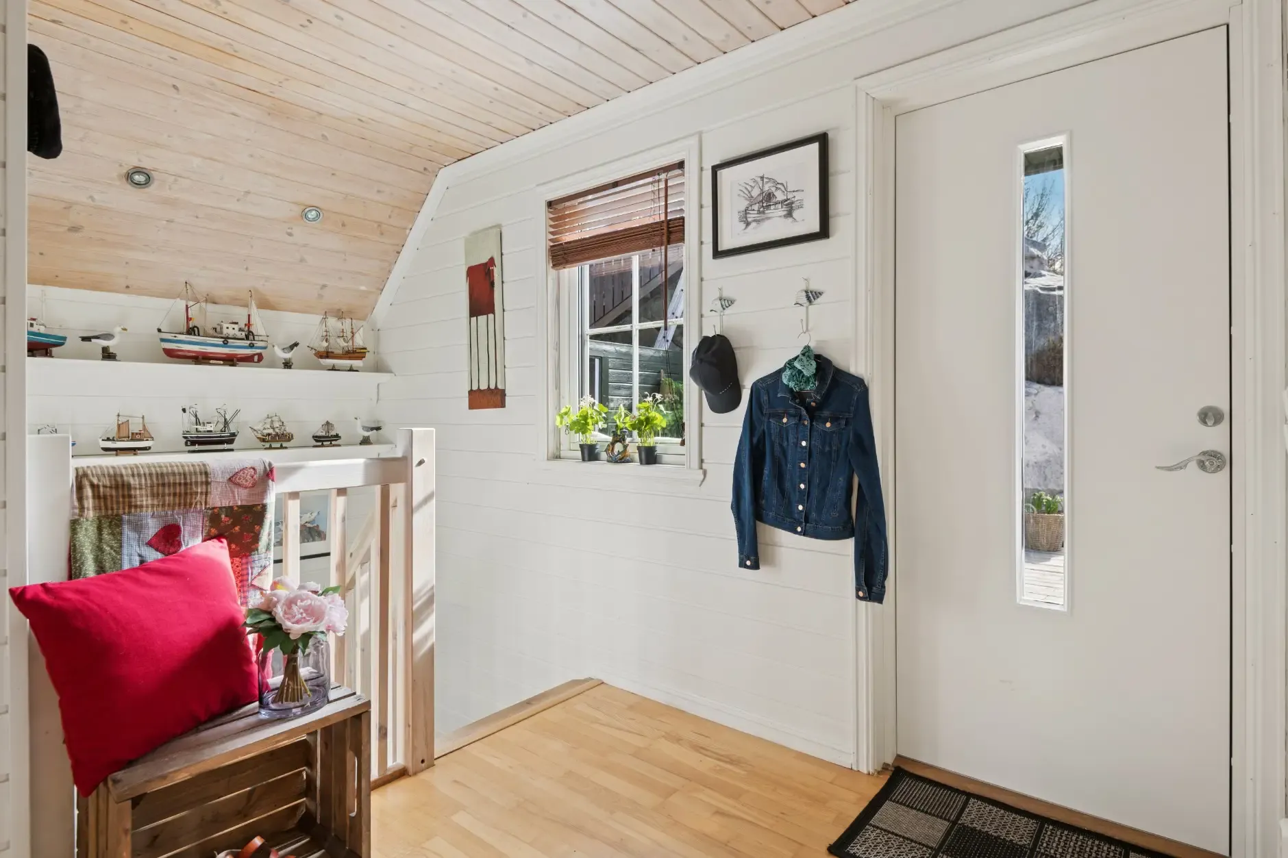 Modern Waterfront Cabin with Private Jetty in Bømlo, Norway - Image 4