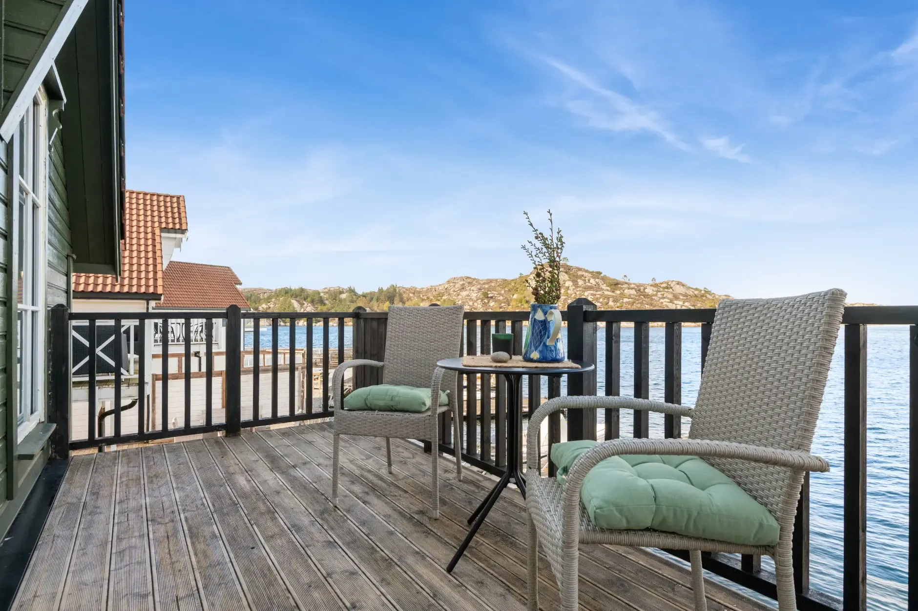 Modern Waterfront Cabin with Private Jetty in Bømlo, Norway - View image 11 of 33