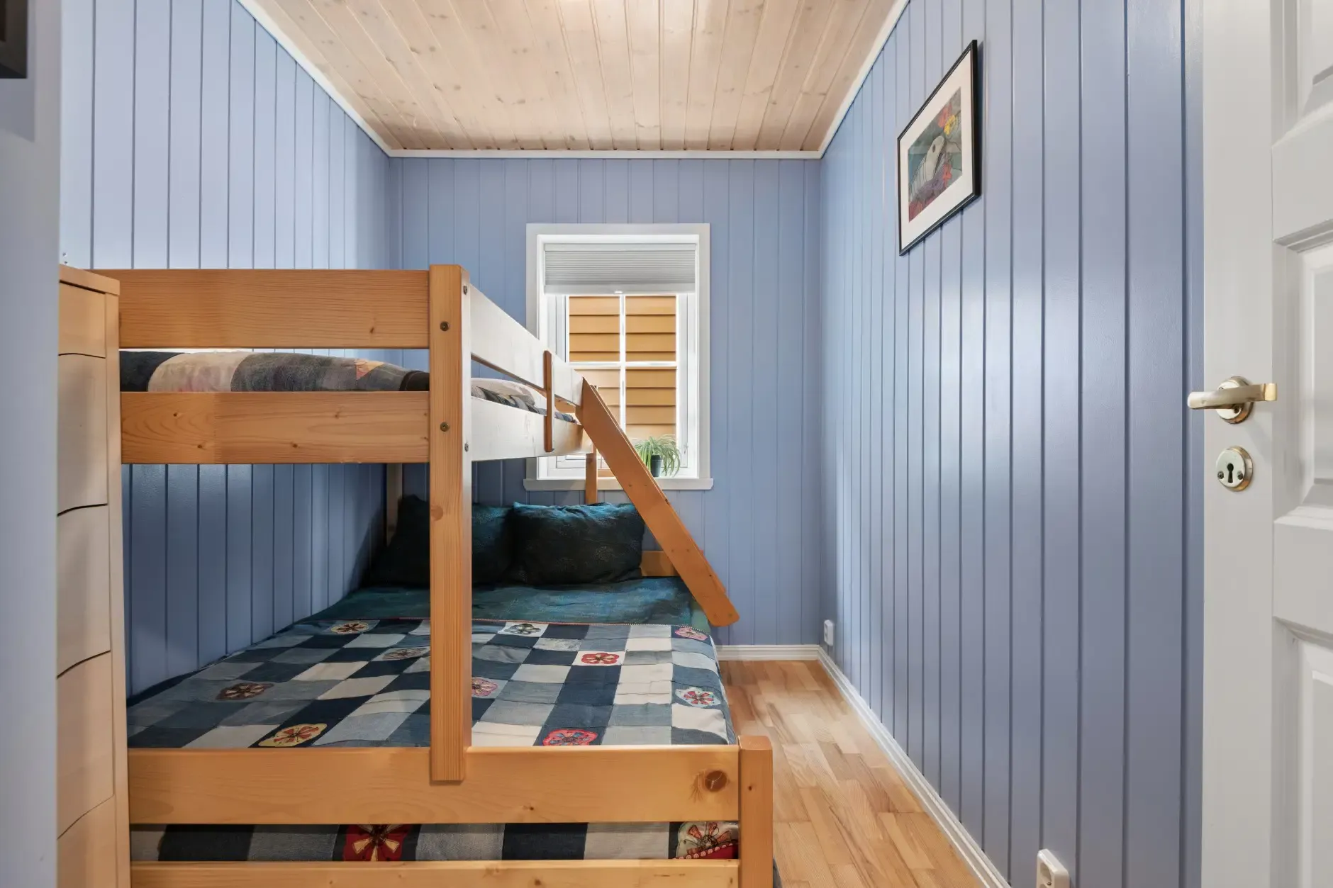 Modern Waterfront Cabin with Private Jetty in Bømlo, Norway - View image 16 of 33