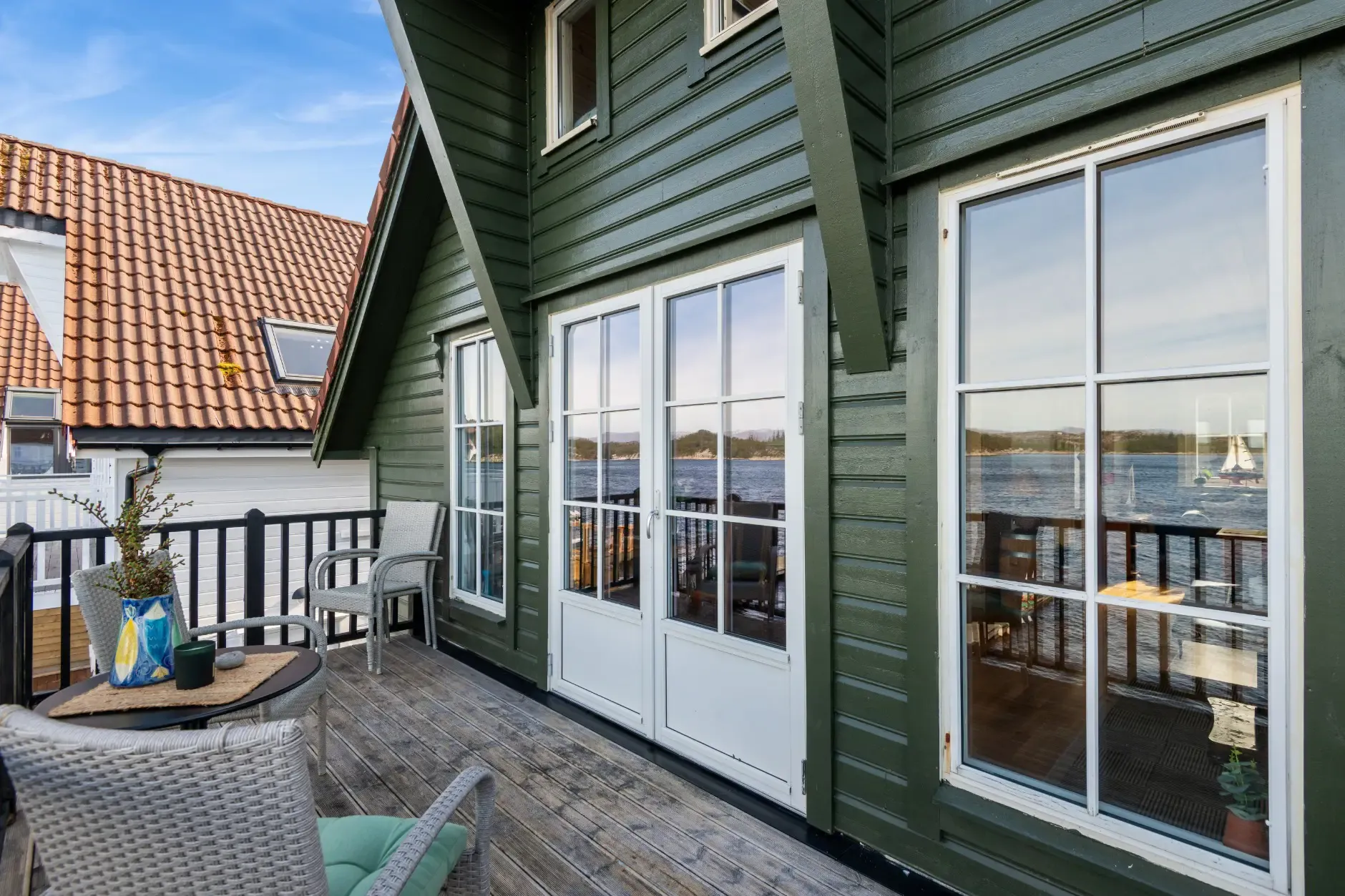 Modern Waterfront Cabin with Private Jetty in Bømlo, Norway - View image 20 of 33