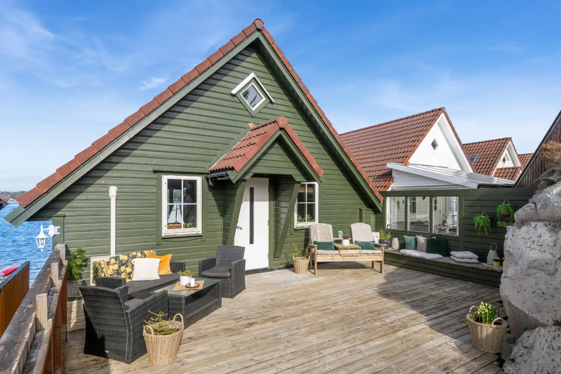 Modern Waterfront Cabin with Private Jetty in Bømlo, Norway - View image 22 of 33