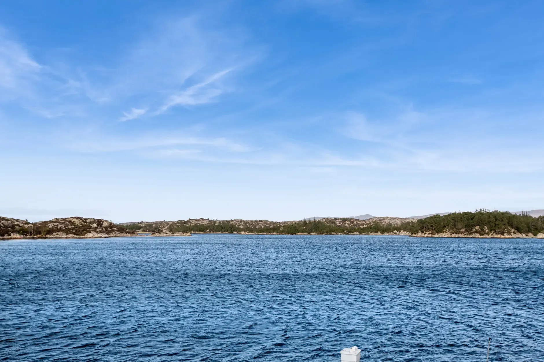 Modern Waterfront Cabin with Private Jetty in Bømlo, Norway - View image 24 of 33