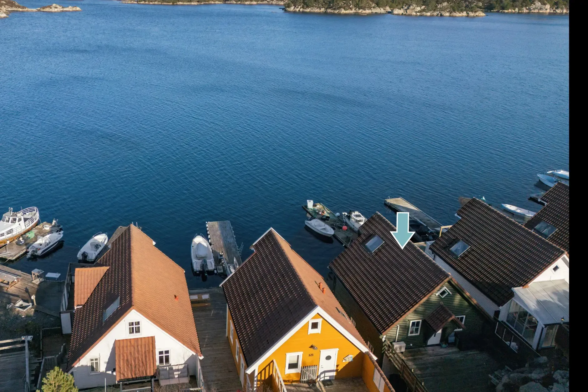 Modern Waterfront Cabin with Private Jetty in Bømlo, Norway - View image 29 of 33