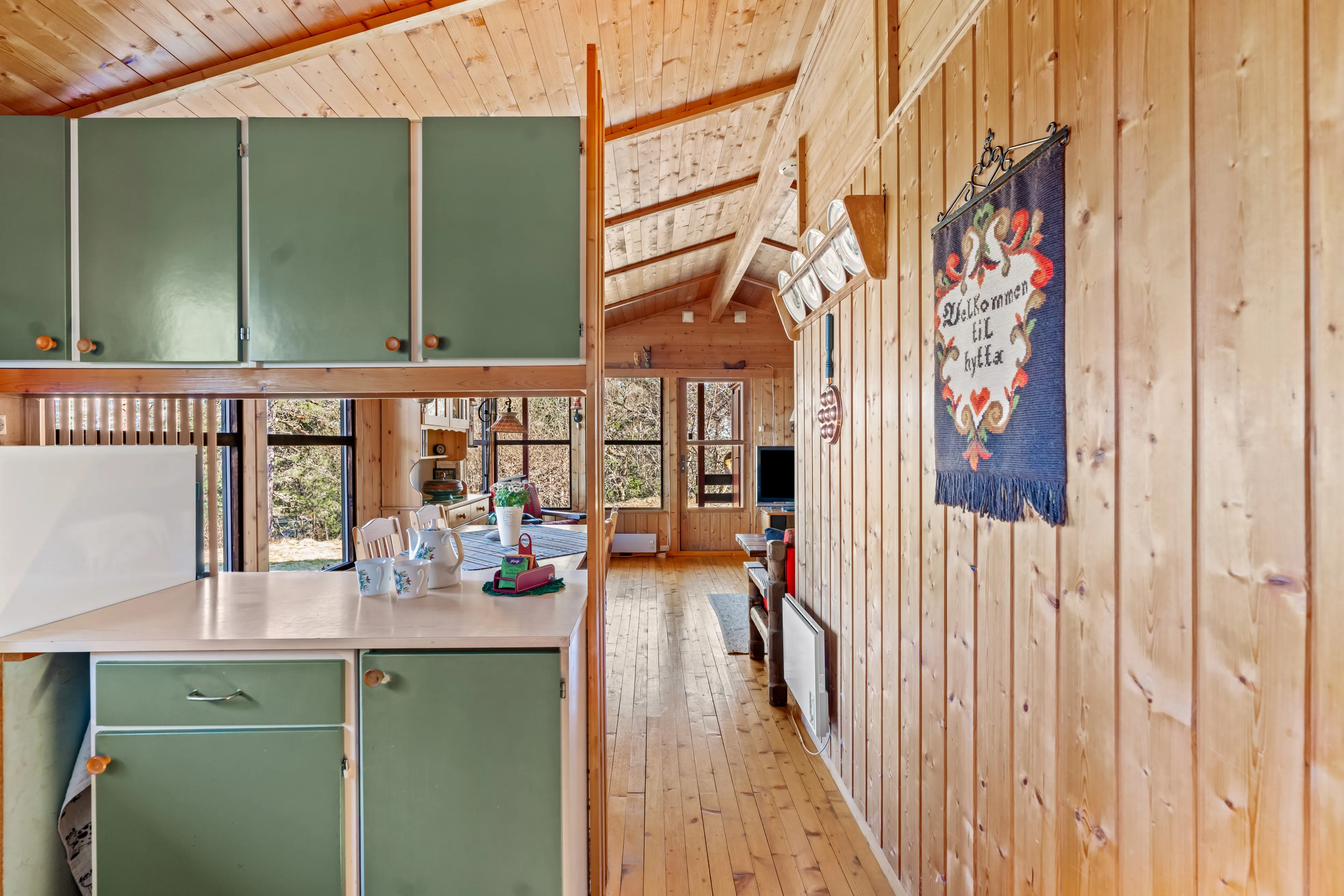 1970s Norwegian Cabin with Expansive Land and Sunlit Terrace - View image 13 of 38
