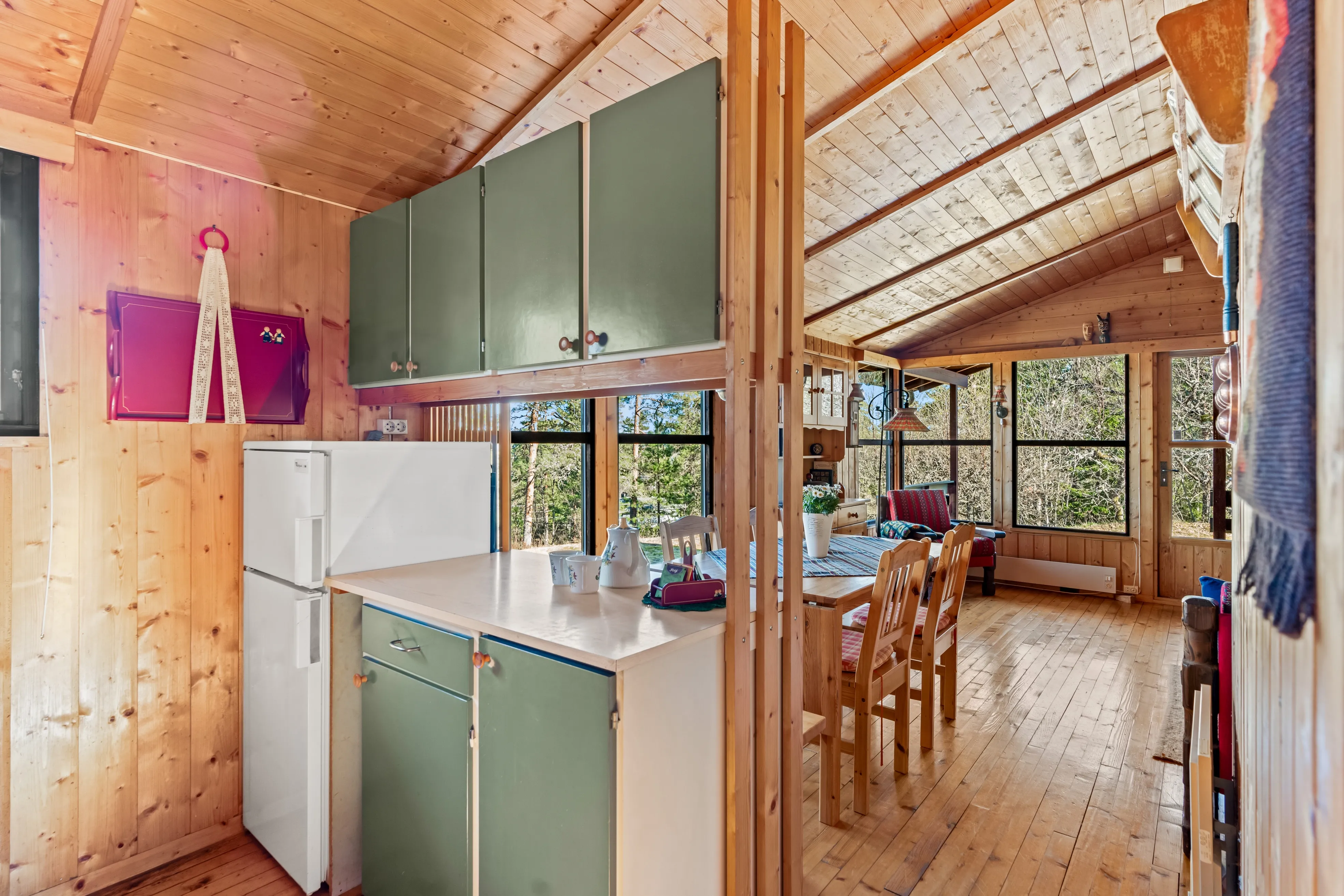 1970s Norwegian Cabin with Expansive Land and Sunlit Terrace - View image 14 of 38