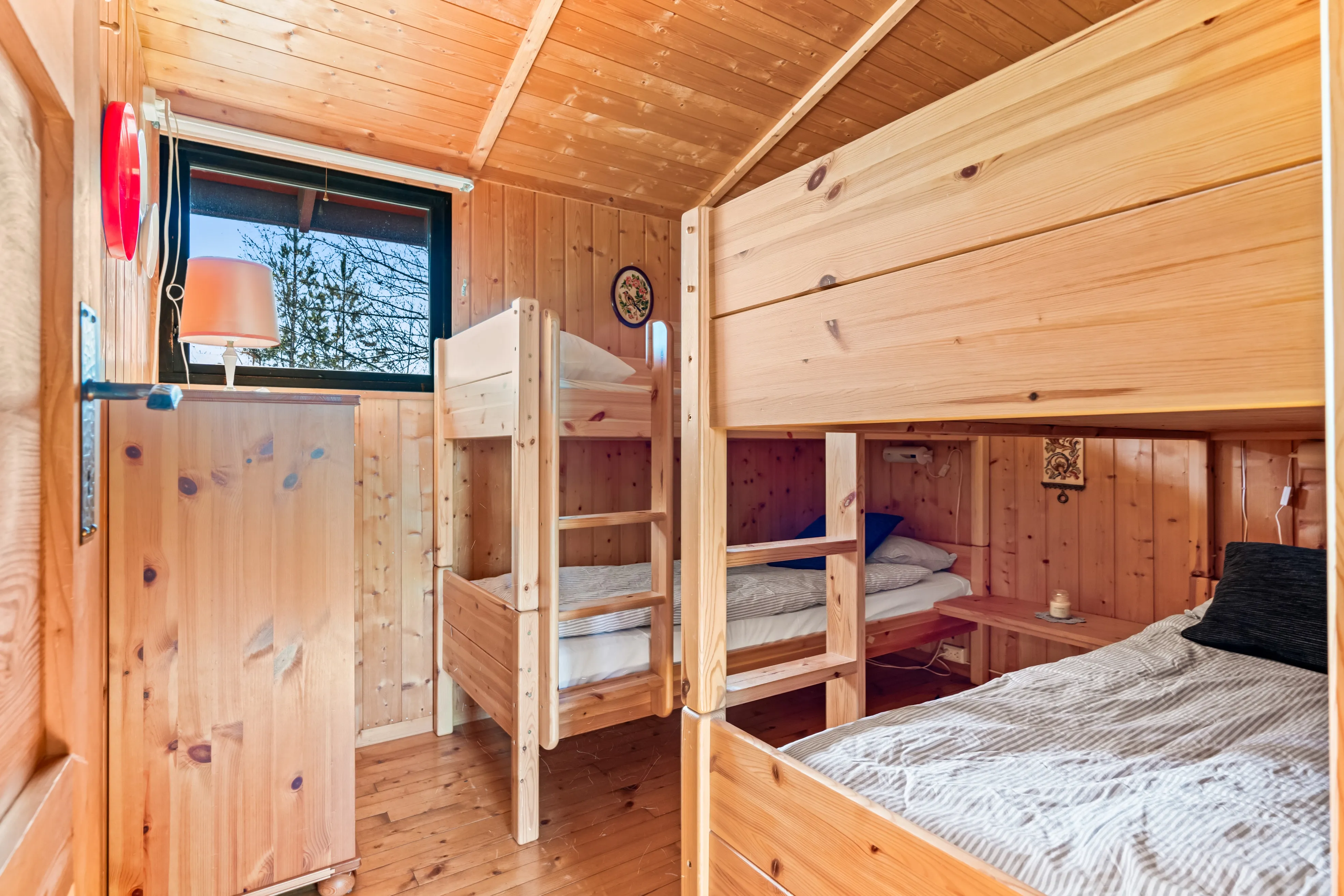 1970s Norwegian Cabin with Expansive Land and Sunlit Terrace - View image 17 of 38