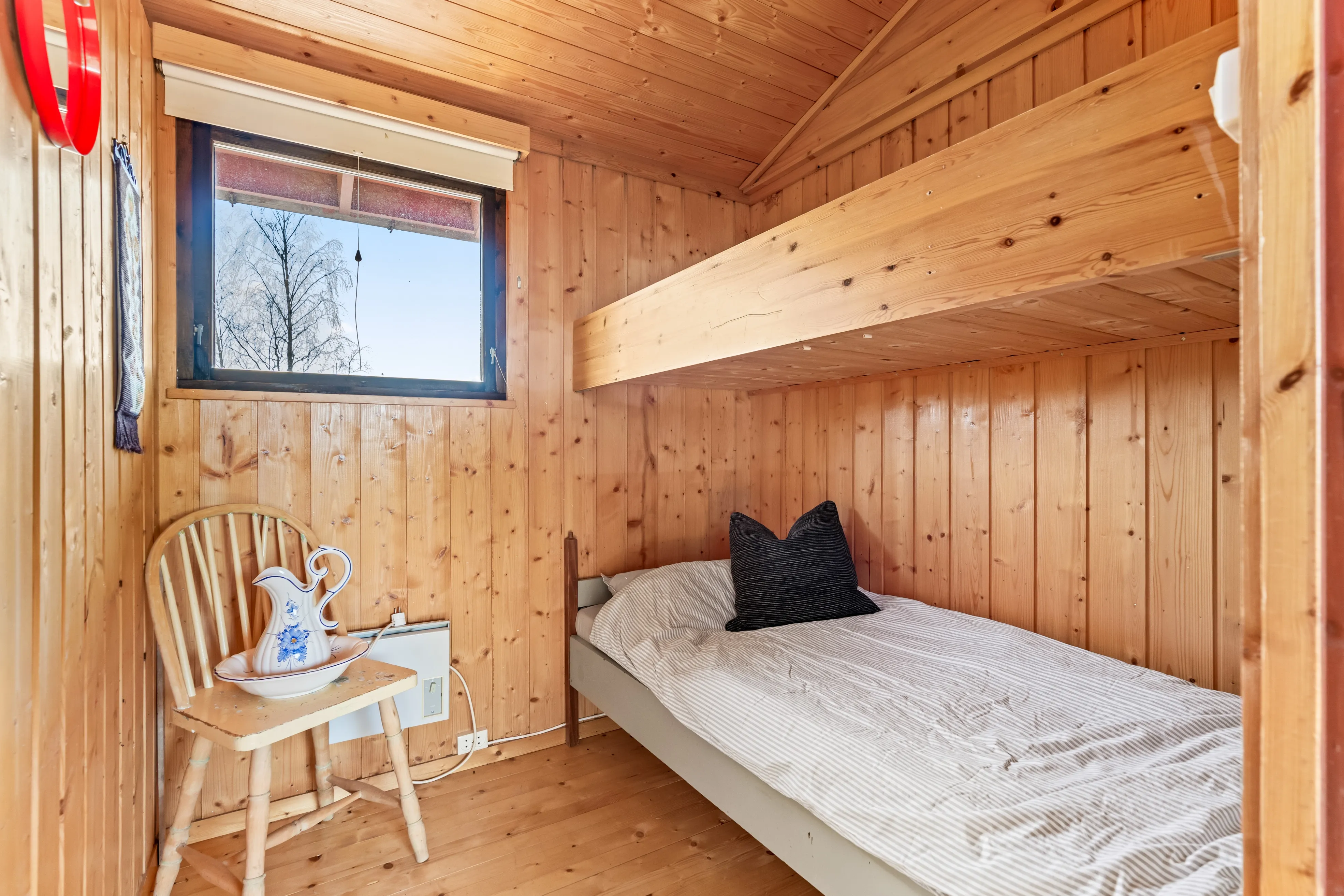 1970s Norwegian Cabin with Expansive Land and Sunlit Terrace - View image 20 of 38