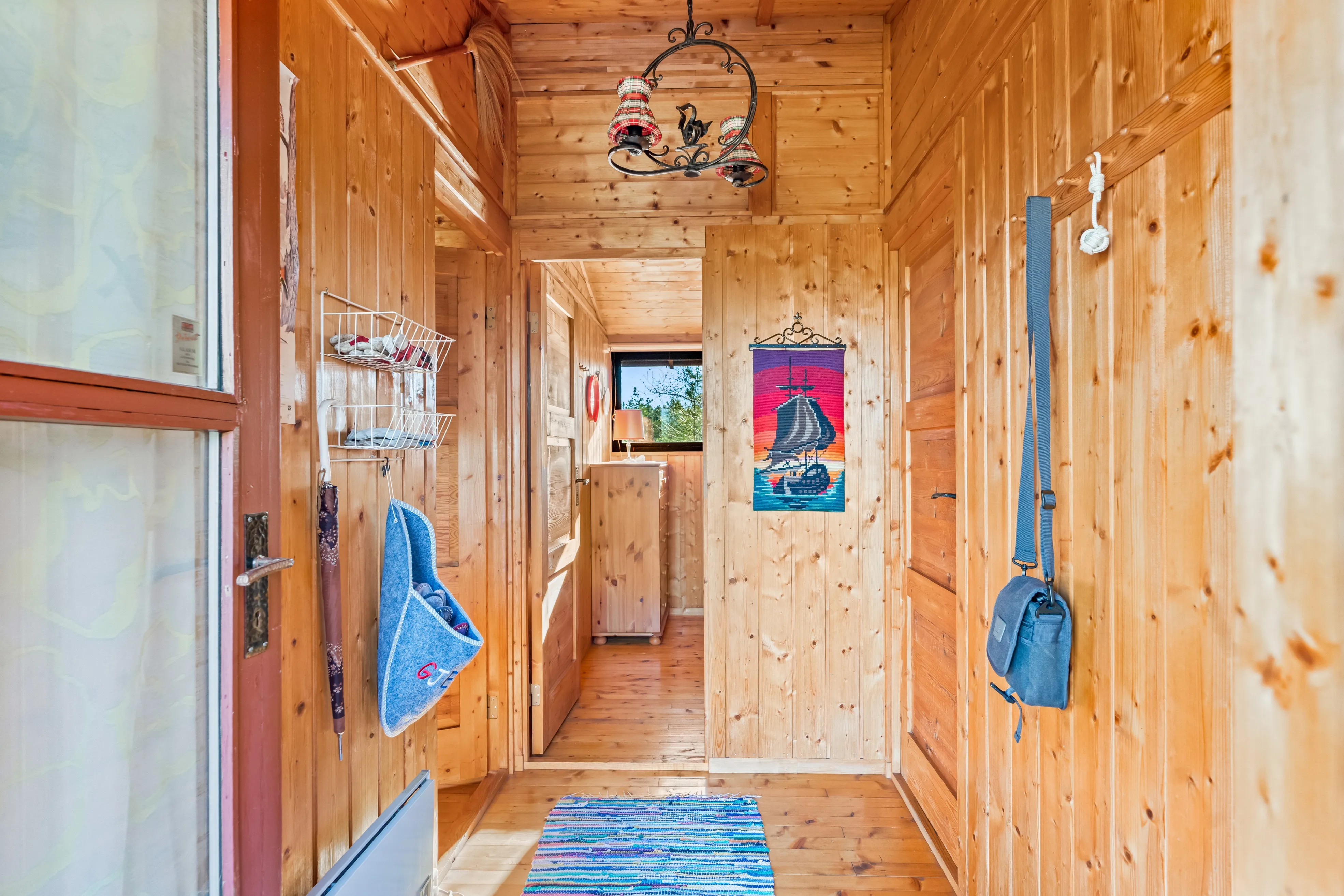 1970s Norwegian Cabin with Expansive Land and Sunlit Terrace - View image 26 of 38