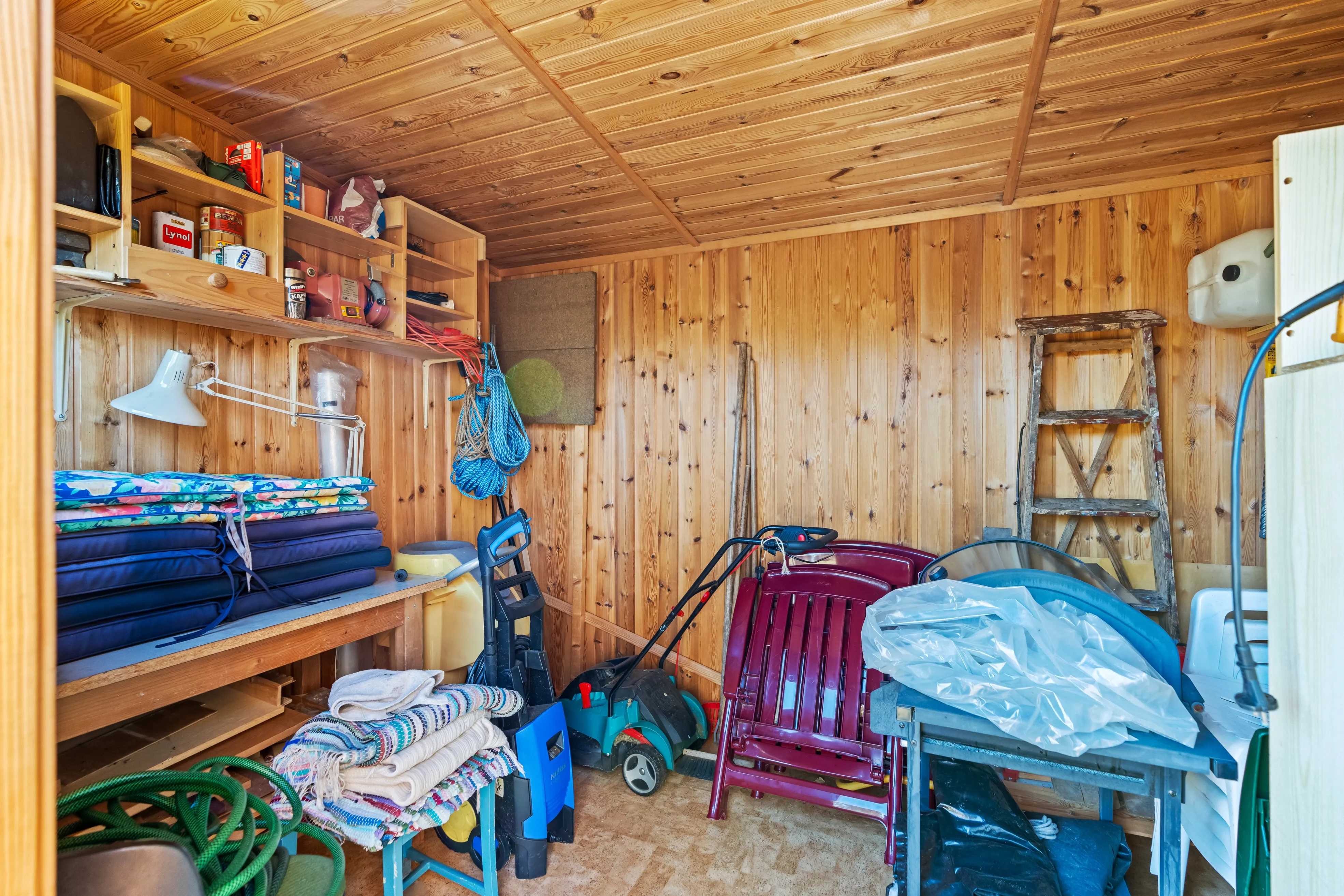 1970s Norwegian Cabin with Expansive Land and Sunlit Terrace - View image 27 of 38