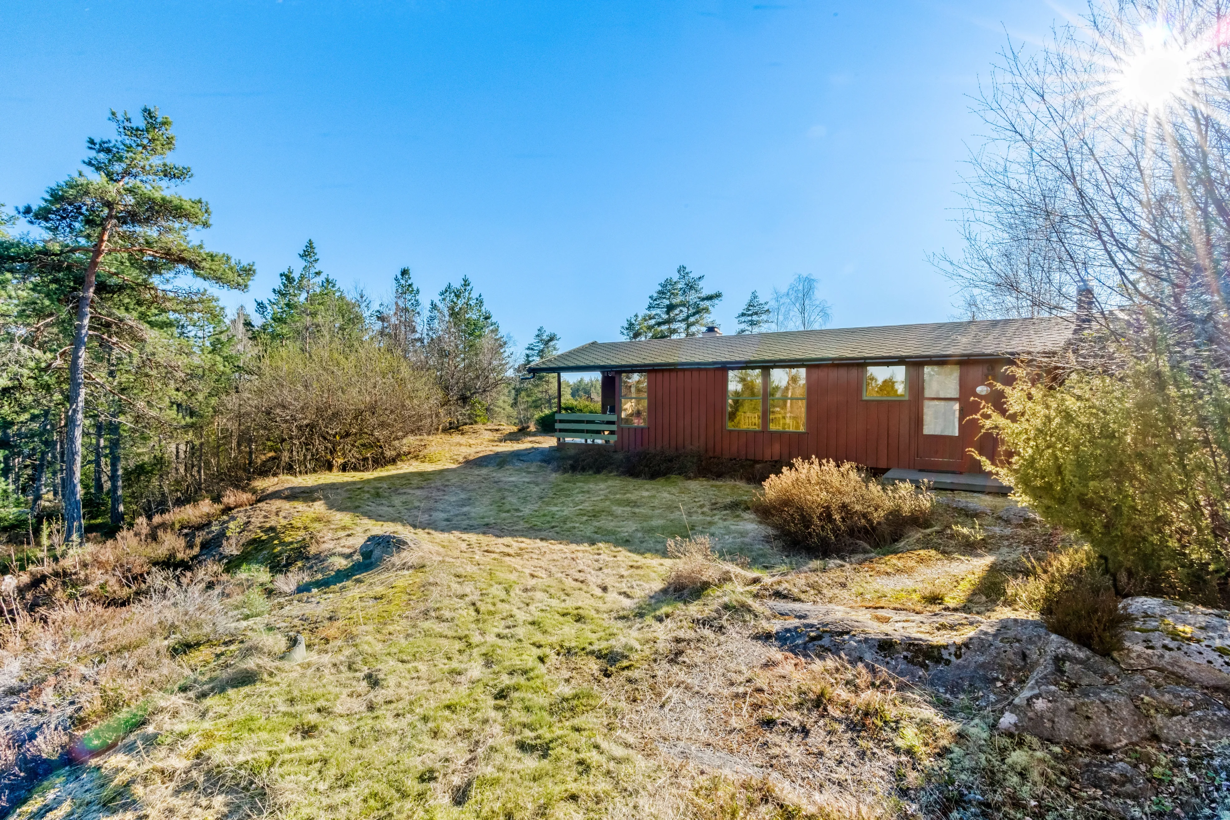 1970s Norwegian Cabin with Expansive Land and Sunlit Terrace - View image 33 of 38