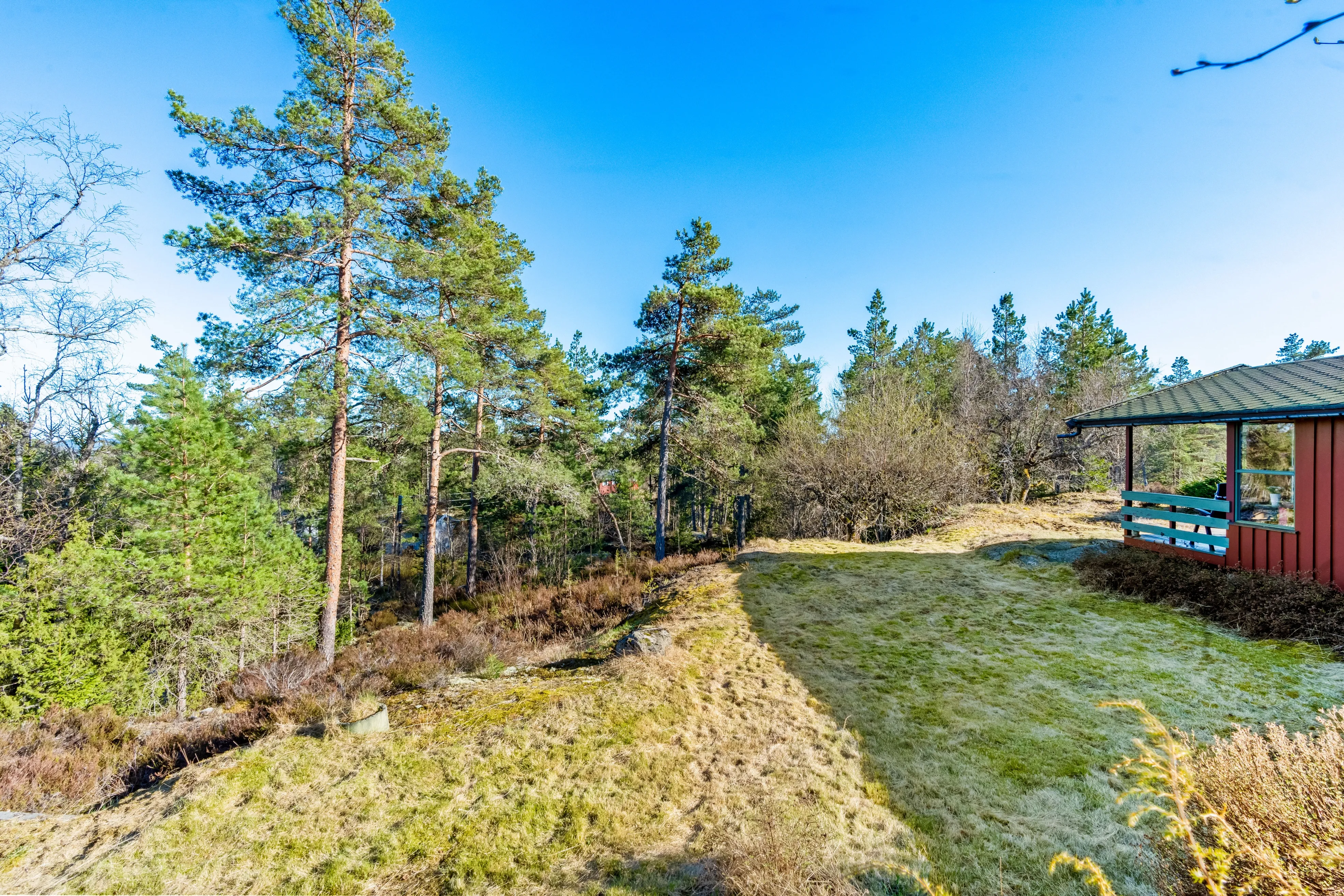 1970s Norwegian Cabin with Expansive Land and Sunlit Terrace - View image 34 of 38