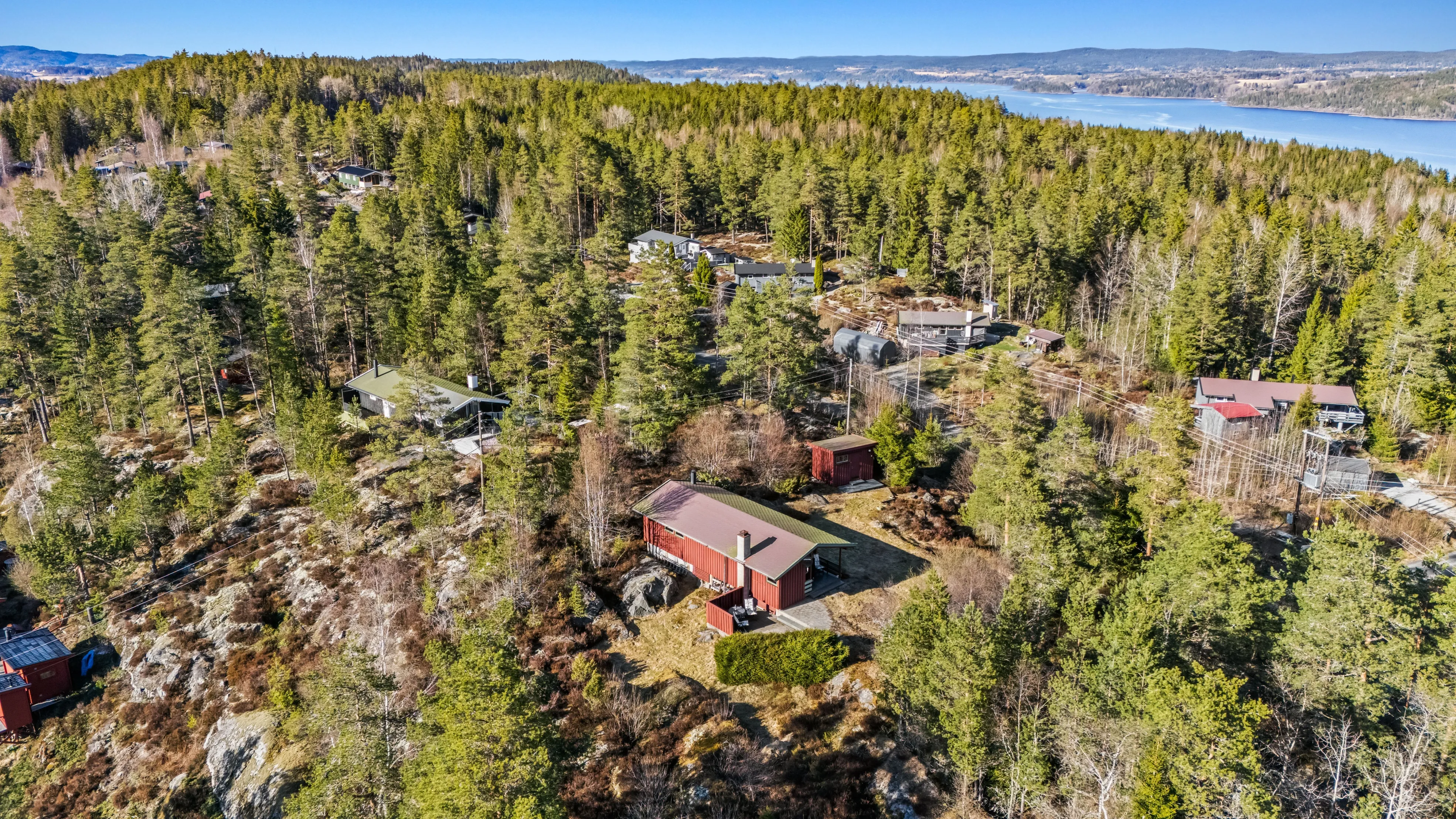 1970s Norwegian Cabin with Expansive Land and Sunlit Terrace - View image 38 of 38