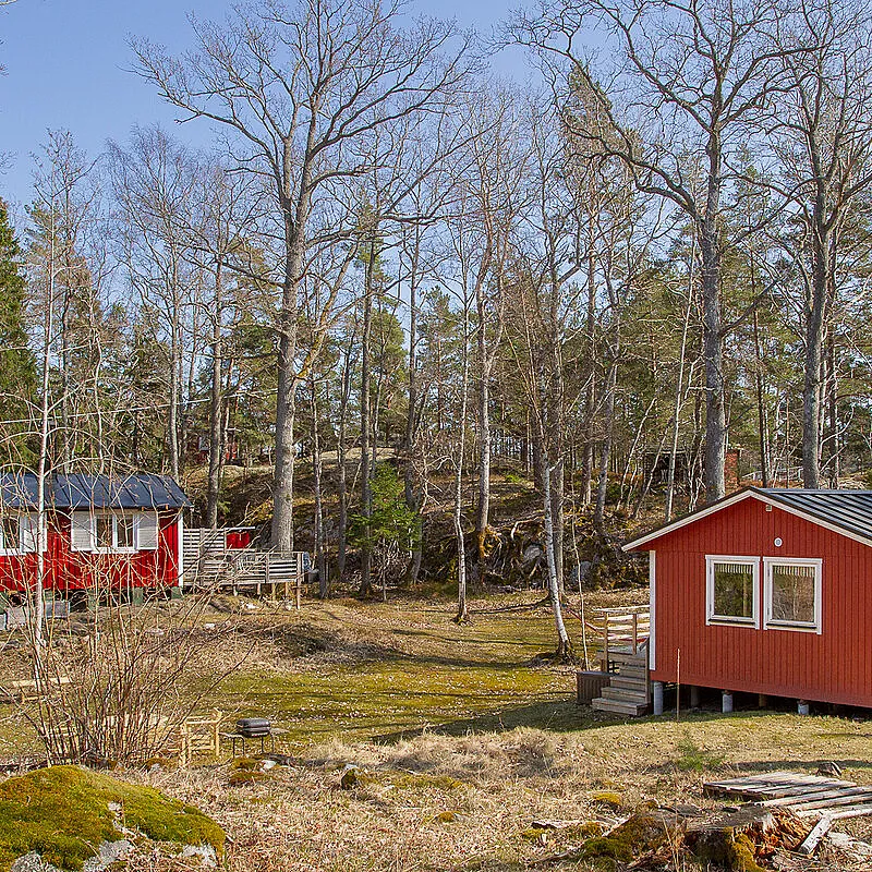 Swedish Island Retreat: 2-Bedroom Country House with Expansive Garden