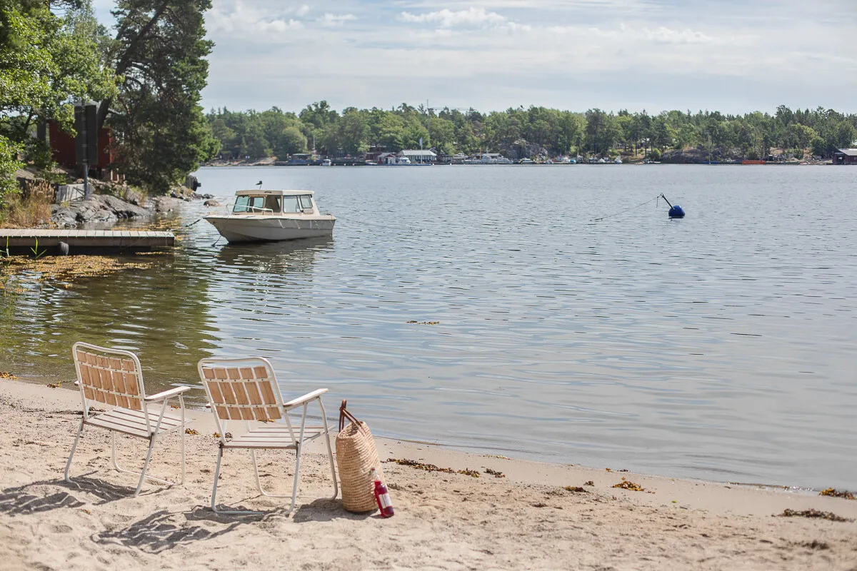 Swedish Island Retreat: 2-Bedroom Country House with Expansive Garden - Image 2