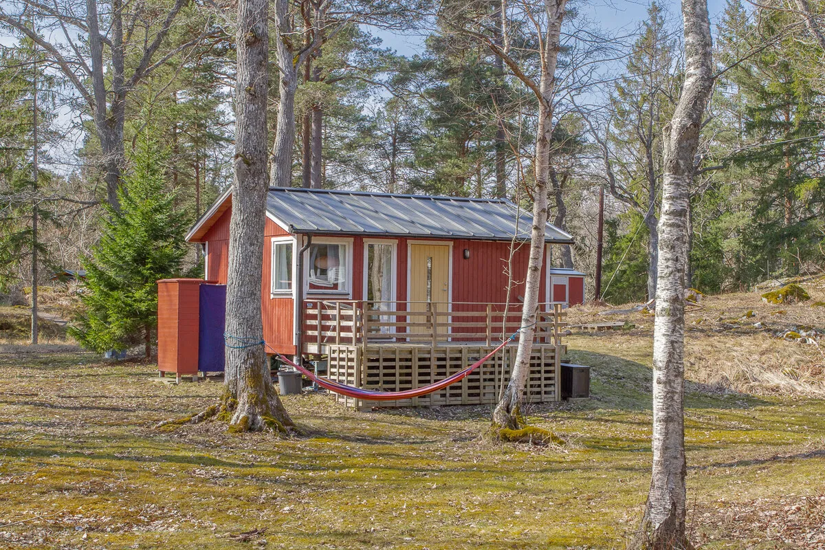 Swedish Island Retreat: 2-Bedroom Country House with Expansive Garden - View image 6 of 42