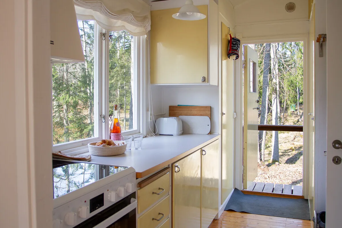 Swedish Island Retreat: 2-Bedroom Country House with Expansive Garden - View image 9 of 42