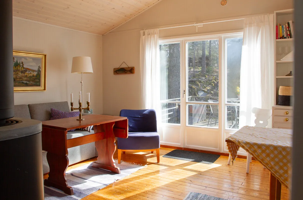 Swedish Island Retreat: 2-Bedroom Country House with Expansive Garden - View image 16 of 42