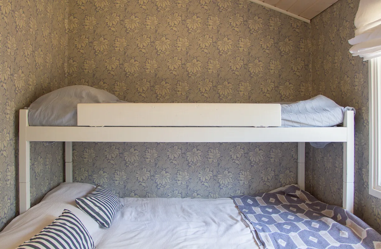 Swedish Island Retreat: 2-Bedroom Country House with Expansive Garden - View image 21 of 42