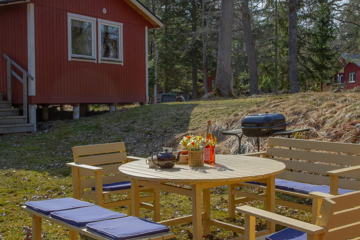 Swedish Island Retreat: 2-Bedroom Country House with Expansive Garden - View image 23 of 42