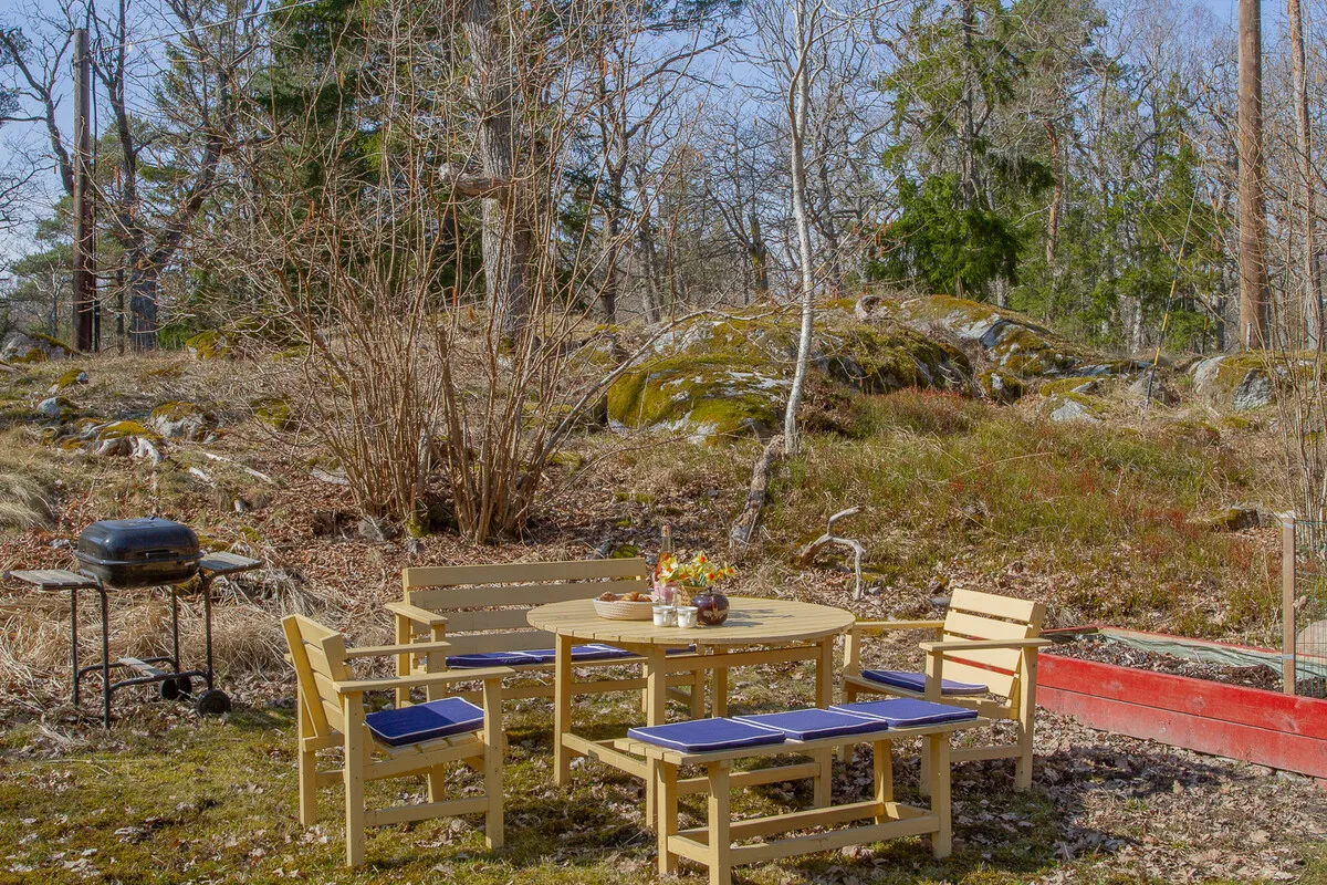 Swedish Island Retreat: 2-Bedroom Country House with Expansive Garden - View image 24 of 42
