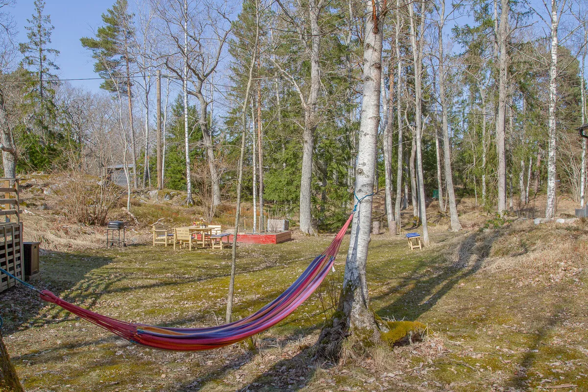 Swedish Island Retreat: 2-Bedroom Country House with Expansive Garden - View image 26 of 42