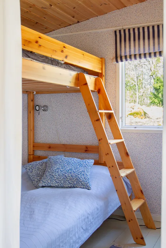 Swedish Island Retreat: 2-Bedroom Country House with Expansive Garden - View image 32 of 42