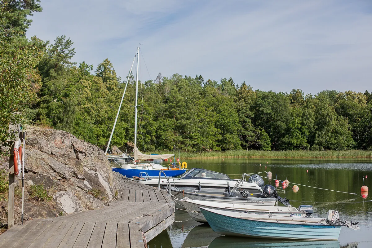 Swedish Island Retreat: 2-Bedroom Country House with Expansive Garden - View image 39 of 42
