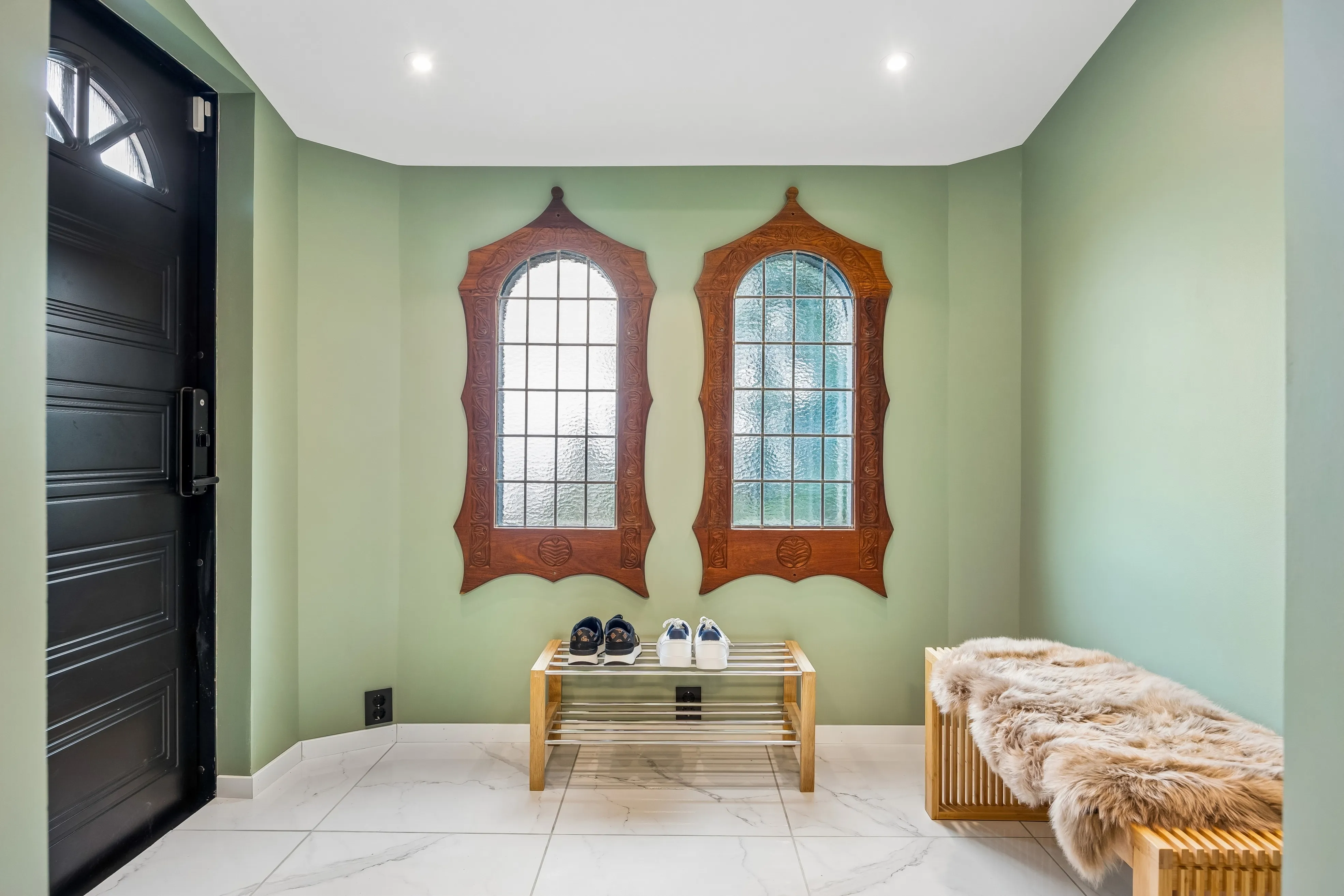 1980s 3-Bedroom House with Fjord Views and Expansive Terrace in Saksvik - View image 9 of 41