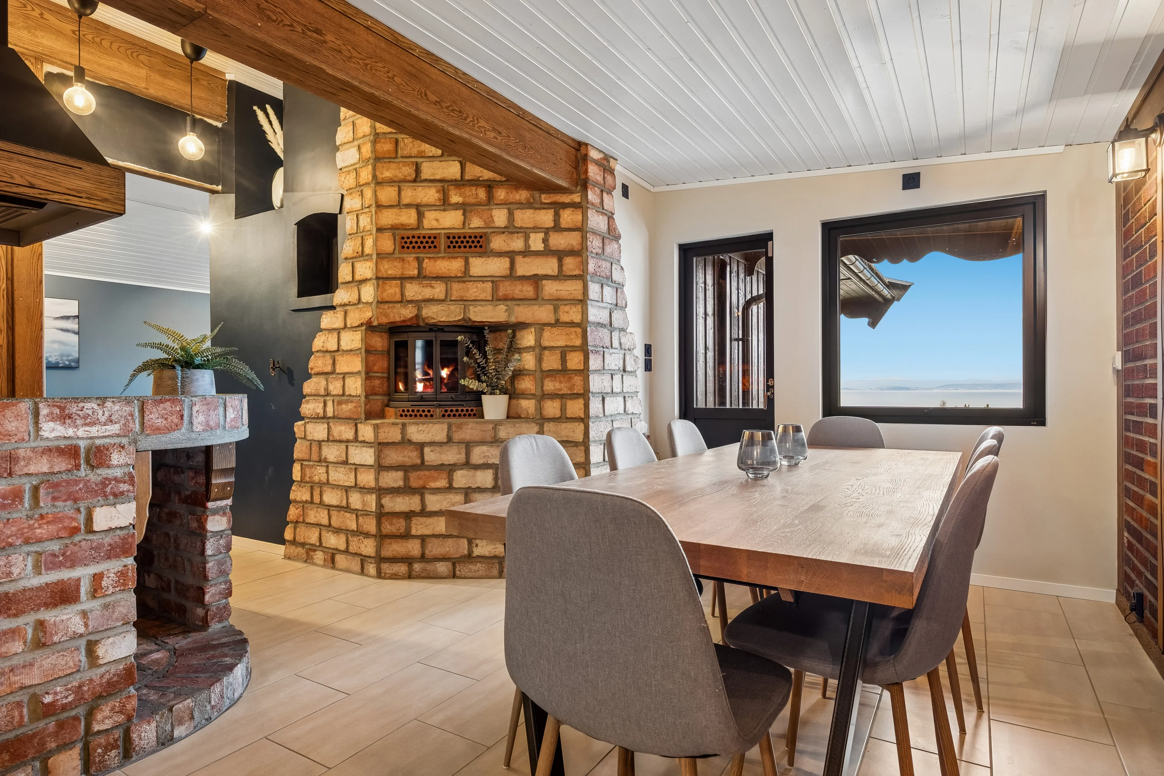 1980s 3-Bedroom House with Fjord Views and Expansive Terrace in Saksvik - View image 20 of 41