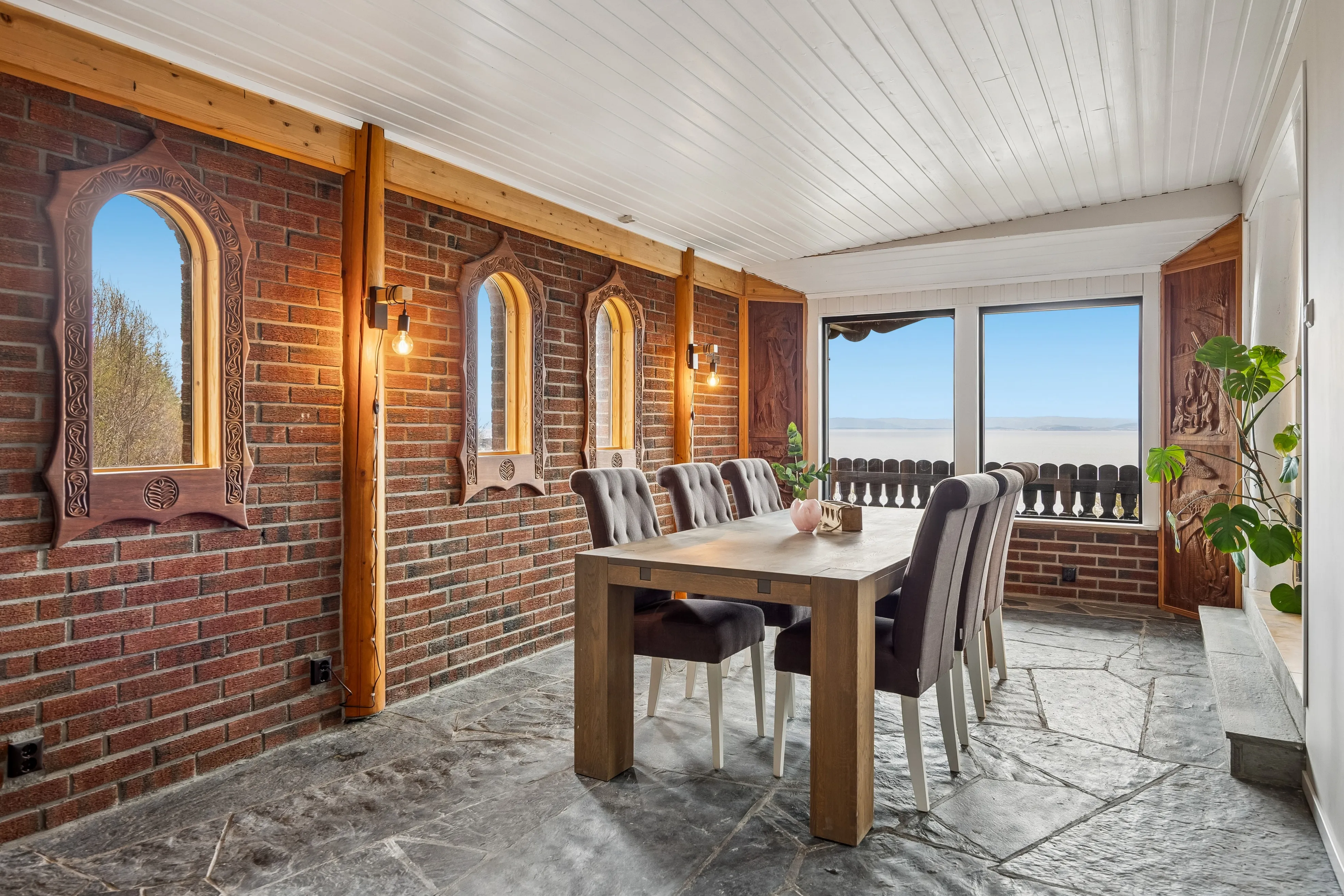 1980s 3-Bedroom House with Fjord Views and Expansive Terrace in Saksvik - View image 23 of 41