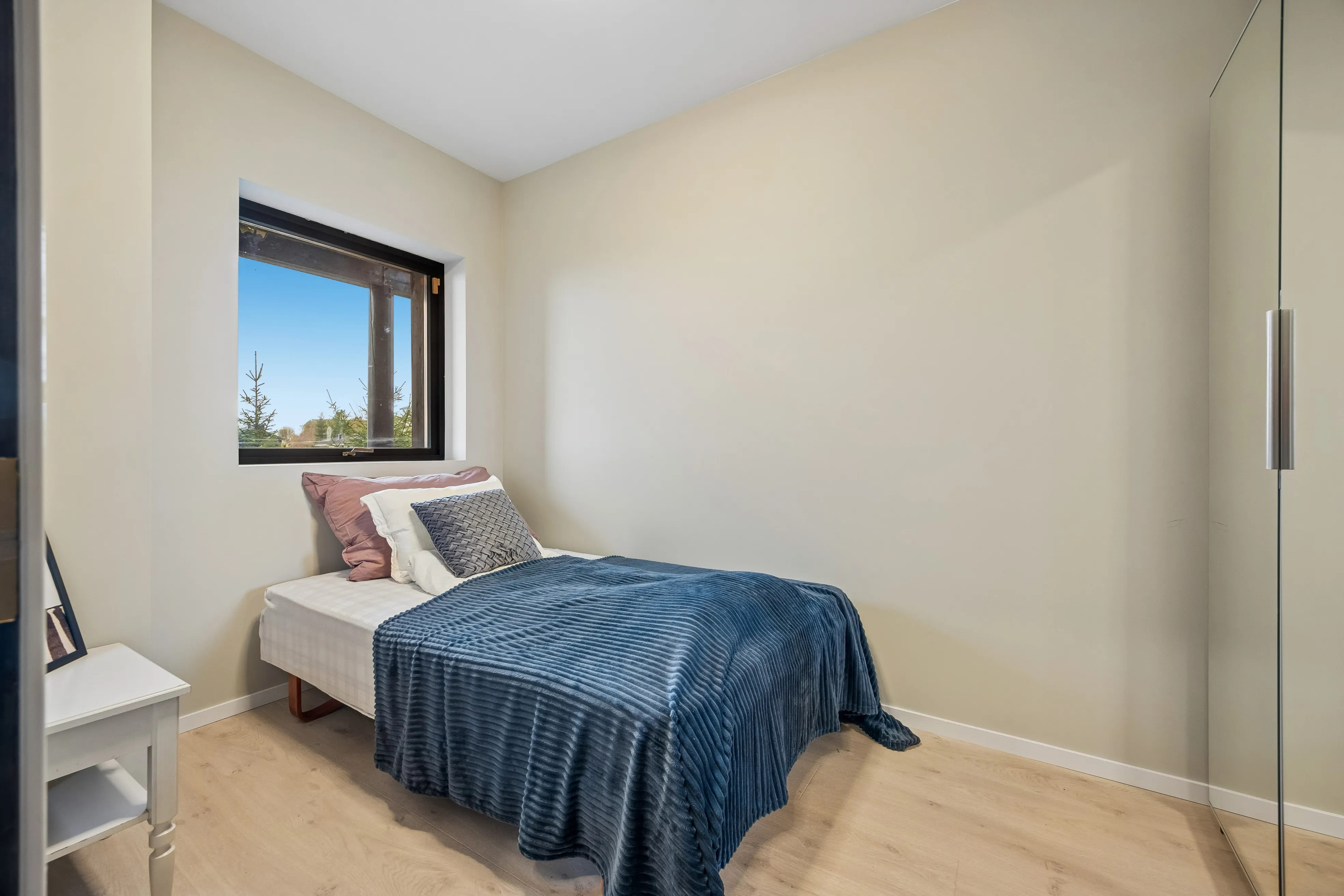 1980s 3-Bedroom House with Fjord Views and Expansive Terrace in Saksvik - View image 28 of 41