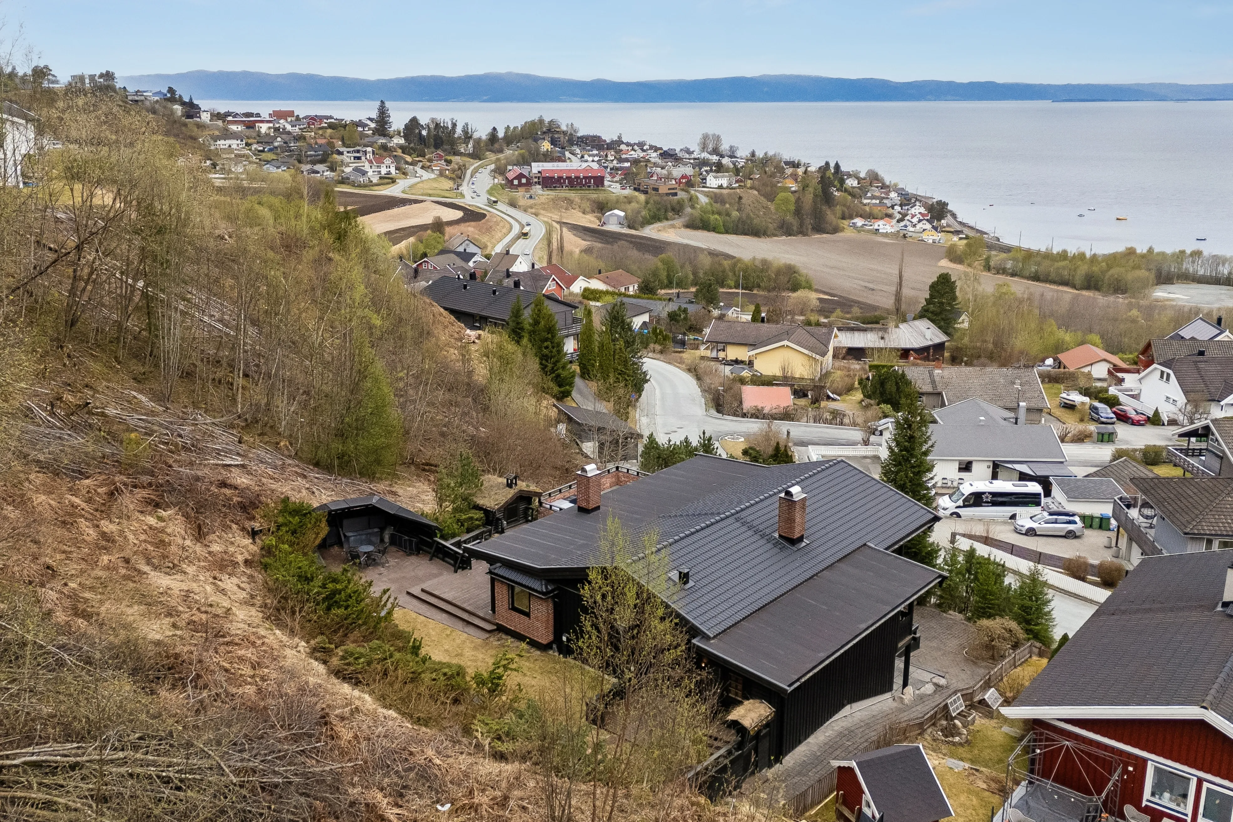 1980s 3-Bedroom House with Fjord Views and Expansive Terrace in Saksvik - View image 36 of 41
