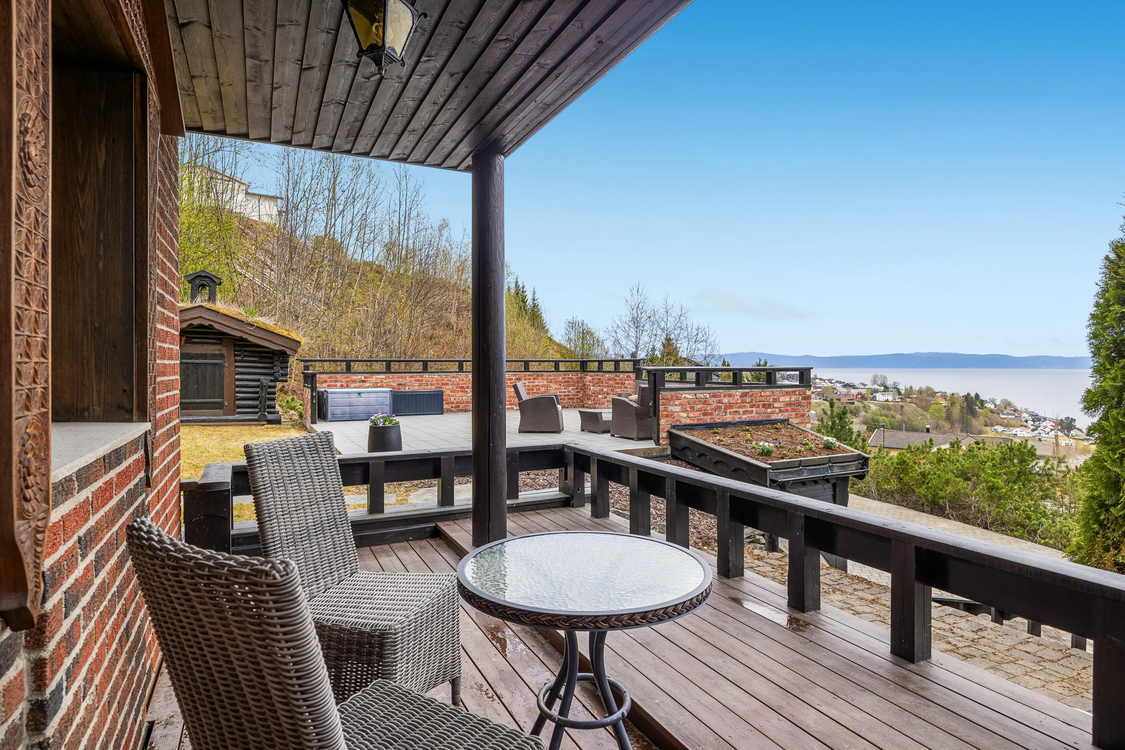 1980s 3-Bedroom House with Fjord Views and Expansive Terrace in Saksvik - View image 37 of 41