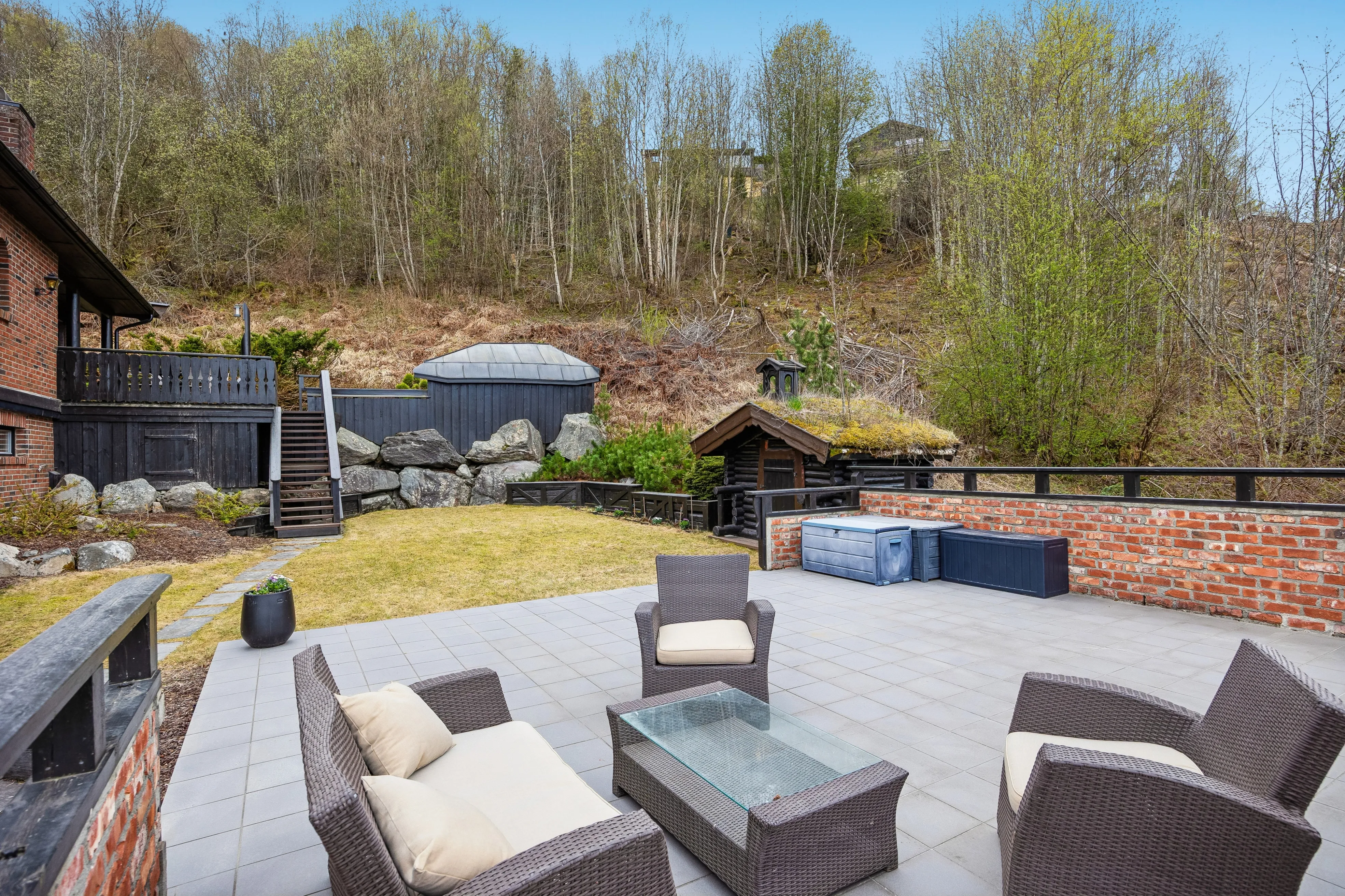 1980s 3-Bedroom House with Fjord Views and Expansive Terrace in Saksvik - View image 38 of 41